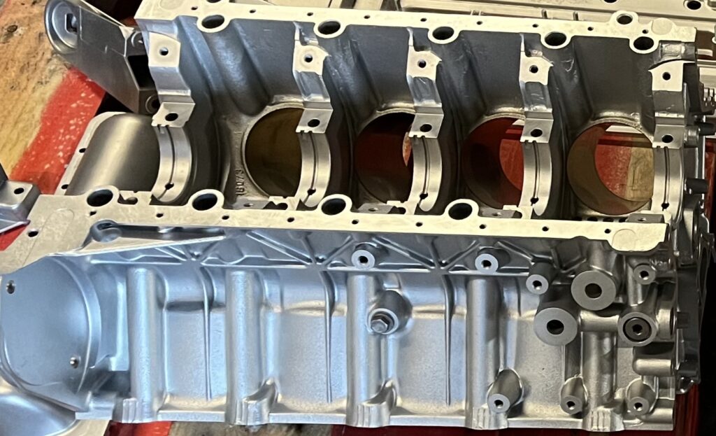 Vandpolering V8 motorblok